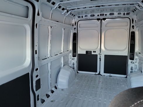 Used 2025 RAM ProMaster 2500 w/ Premium Convenience Group FWD image 14