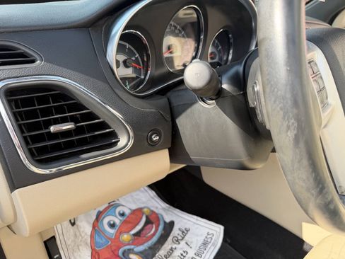 Used 2013 Chrysler 200 Limited FWD image 23