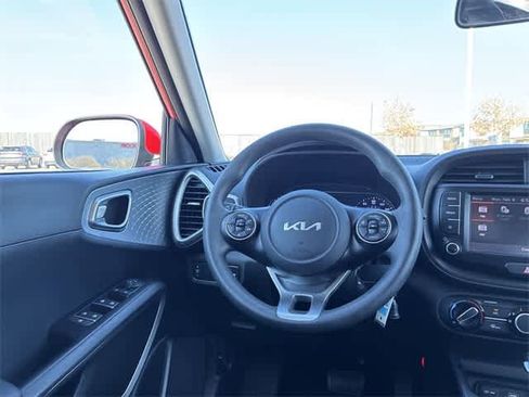 Used 2022 Kia Soul LX image 22