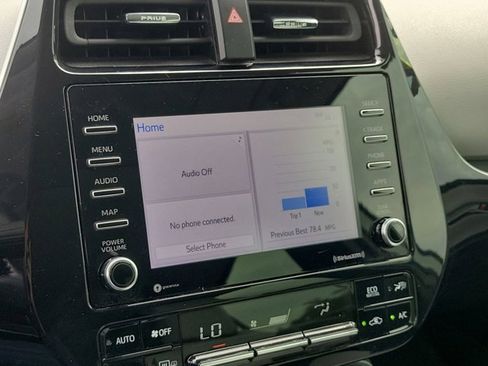 Used 2021 Toyota Prius XLE image 24