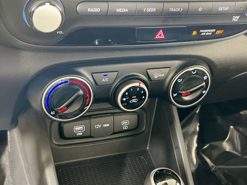 Used 2023 Hyundai Venue SE FWD image 15