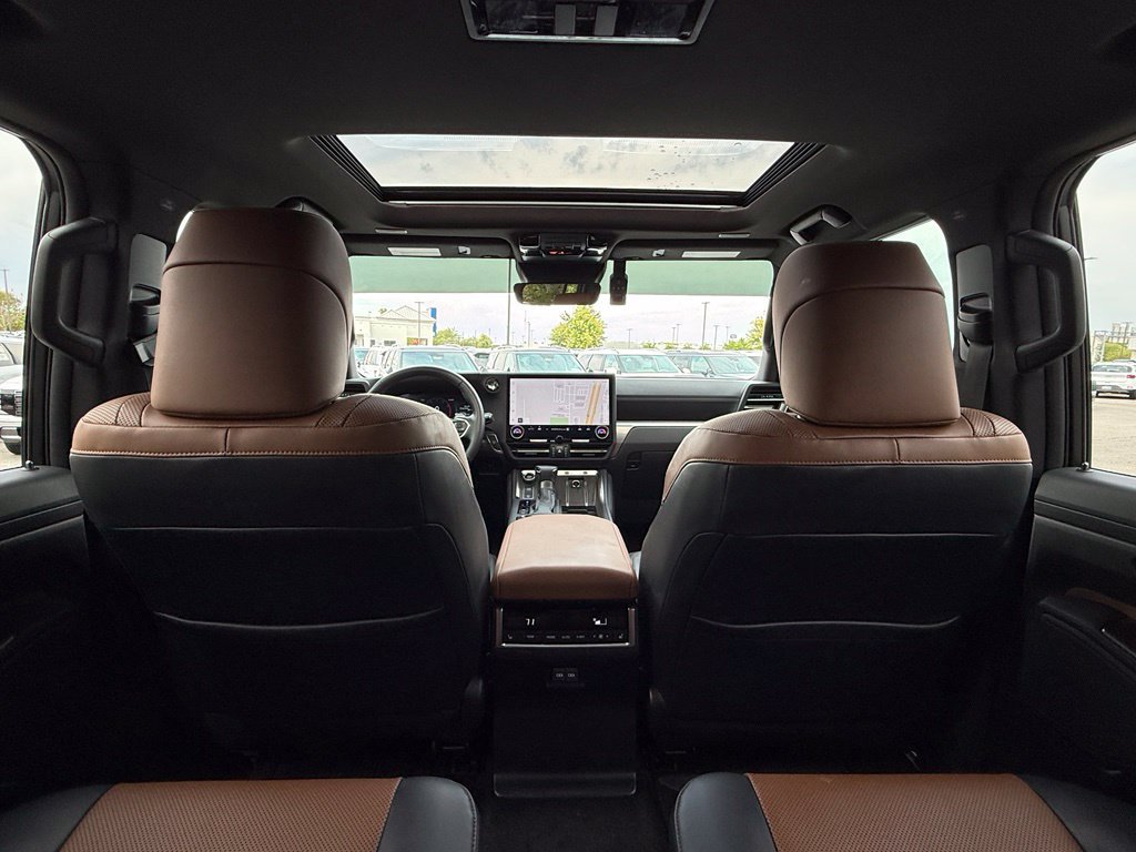 Used 2026 Lexus GX 550 w/ Accessory Package (2T) AWD/4WD image 38