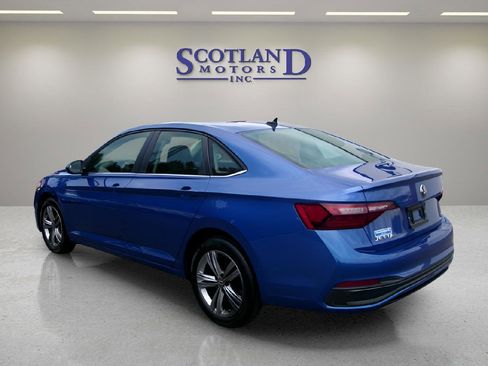 Used 2024 Volkswagen Jetta SE image 8