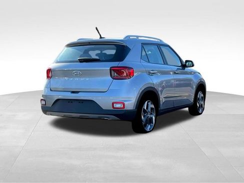 New 2025 Hyundai Venue SEL image 7