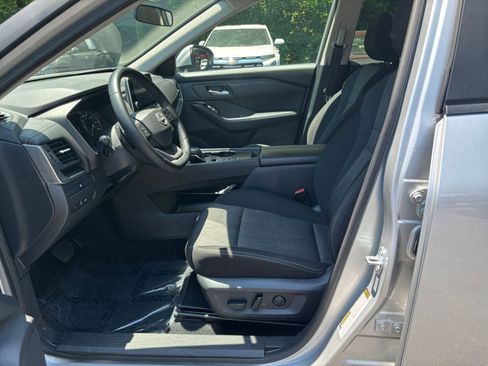 Used 2025 Nissan Rogue SV FWD image 23