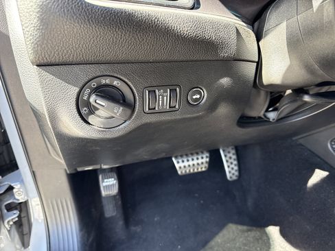 Used 2022 Dodge Challenger R/T image 29