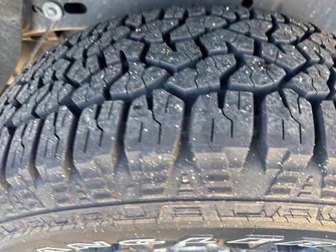 Used 2021 Chevrolet Colorado Z71 w/ Z71 Midnight Edition image 13