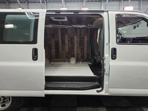 Used 2018 GMC Savana 2500 w/ Driver Convenience Package RWD image 12