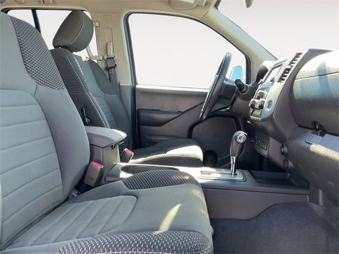 Used 2019 Nissan Frontier PRO-4X image 11