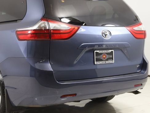 Used 2016 Toyota Sienna LE image 20