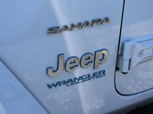 Used 2022 Jeep Wrangler Unlimited Sahara w/ Cold Weather Group AWD/4WD image 4