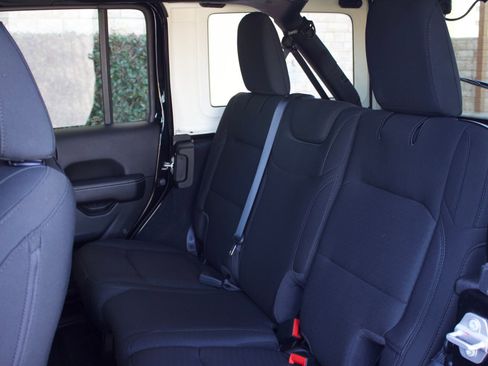 Used 2021 Jeep Wrangler Unlimited Sahara AWD/4WD image 14