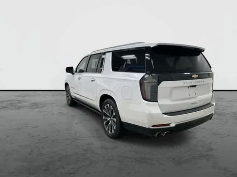 Used 2025 Chevrolet Suburban High Country AWD/4WD image 2