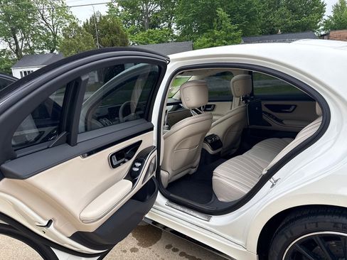 Used 2023 Mercedes-Benz S 500 4MATIC w/ AMG Line image 10