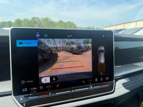 New 2026 Volkswagen Tiguan SE FWD image 16