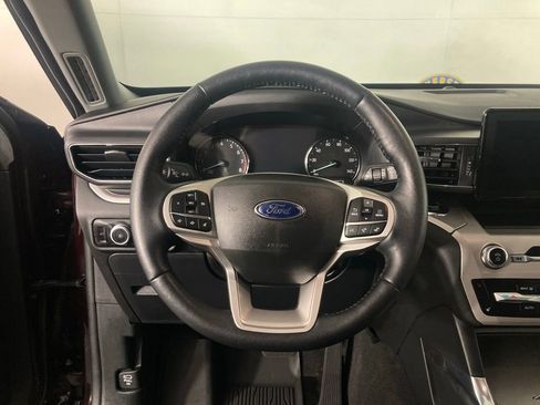 Used 2022 Ford Explorer XLT w/ Equipment Group 202A image 8