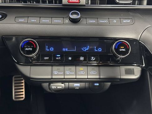 Used 2025 Hyundai Elantra SEL FWD image 26