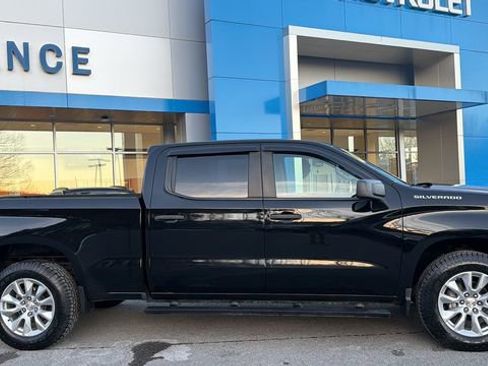 Used 2022 Chevrolet Silverado 1500 Custom image 3