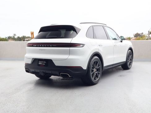 Certified 2024 Porsche Cayenne AWD/4WD image 9