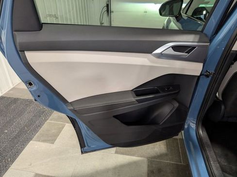 Used 2025 Volkswagen Taos SE image 8