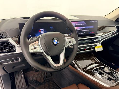 Used 2027 BMW X7 xDrive40i AWD/4WD image 4