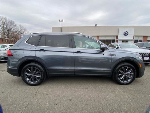Certified 2022 Volkswagen Tiguan SE image 2
