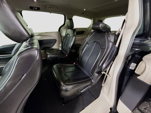 Used 2021 Chrysler Voyager Lxi image 25