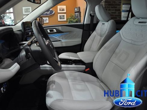 New 2026 Ford Explorer Platinum w/ LUX Leather Package AWD/4WD image 10