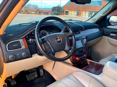 Used 2008 Chevrolet Tahoe LTZ w/ LTZ Preferred Equipment Group image 2