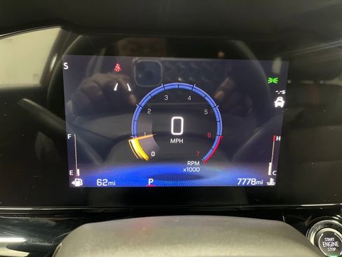 Used 2025 Chevrolet Trax RS w/ Sunroof Package image 22