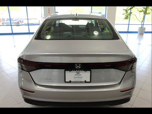 Certified 2025 Honda Accord LX image 6