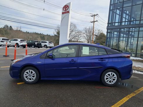 Used 2016 Toyota Prius Two image 2