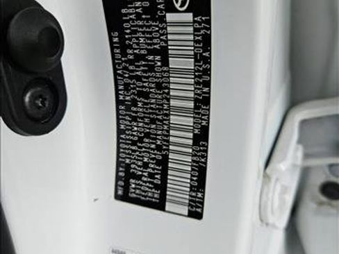 Used 2021 Toyota Corolla LE image 18