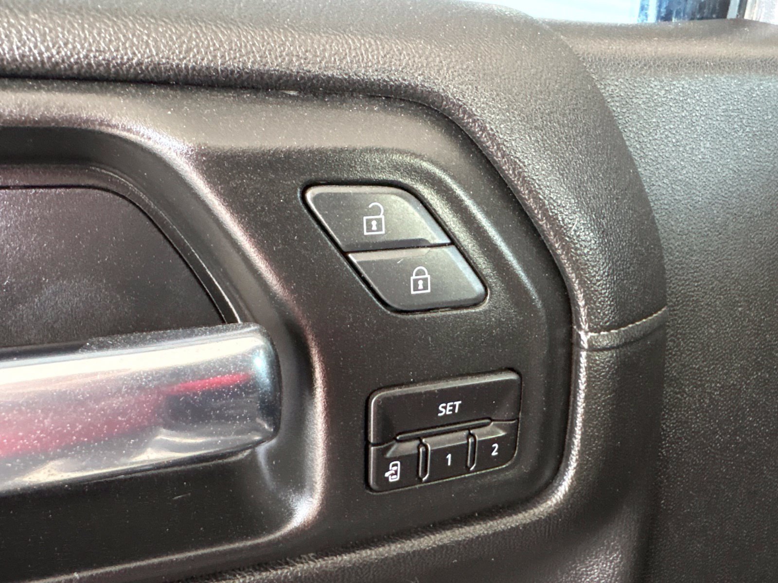 Used 2020 Chevrolet Silverado 1500 High Country w/ Technology Package AWD/4WD image 13