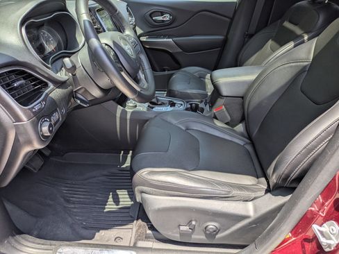 Used 2019 Jeep Cherokee Limited AWD/4WD image 12
