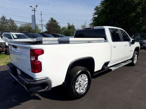 Used 2025 Chevrolet Silverado 2500 LT AWD/4WD image 3
