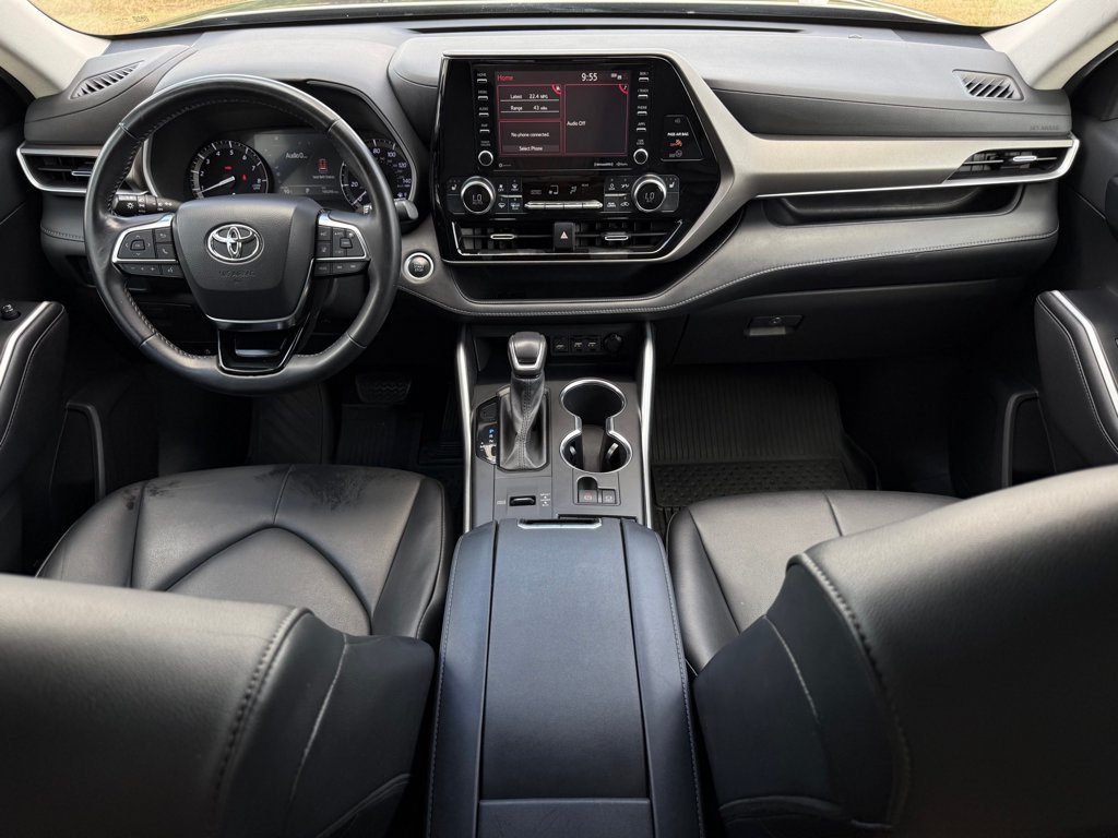 Used 2021 Toyota Highlander XLE FWD image 22