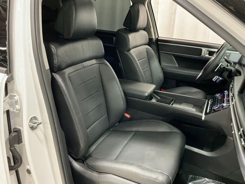 Used 2025 Hyundai Santa Fe Limited AWD/4WD image 9