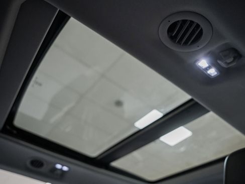 Used 2022 Ford Explorer XLT w/ Equipment Group 202A image 41