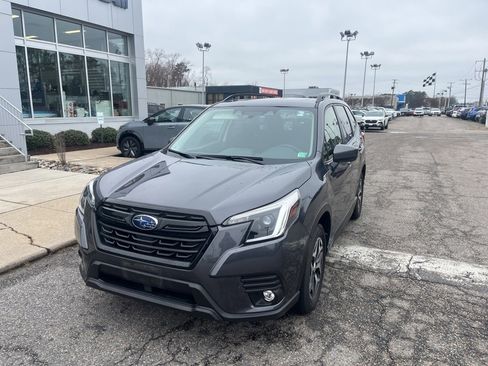 Used 2024 Subaru Forester Premium image 7
