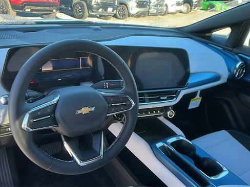 New 2026 Chevrolet Equinox EV LT image 16