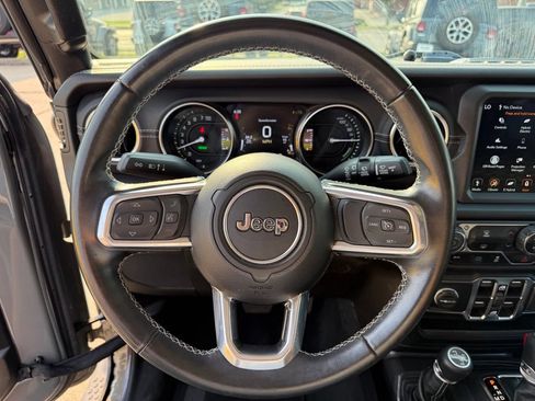 Used 2022 Jeep Wrangler Unlimited Sahara AWD/4WD image 14