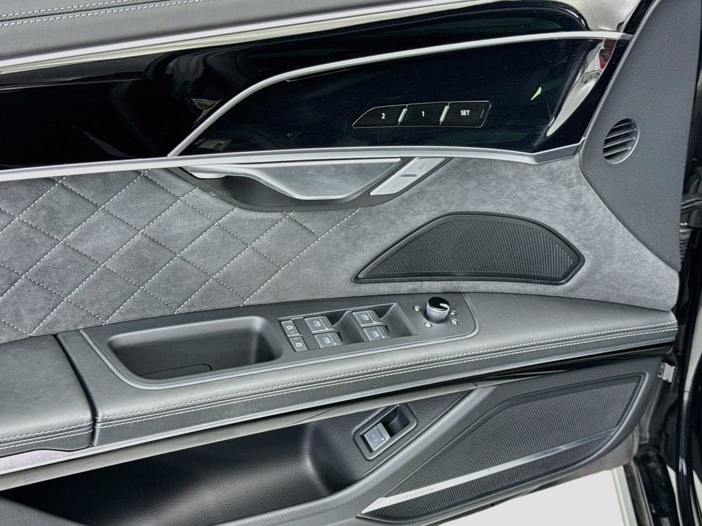 Used 2024 Audi S8 AWD/4WD image 22