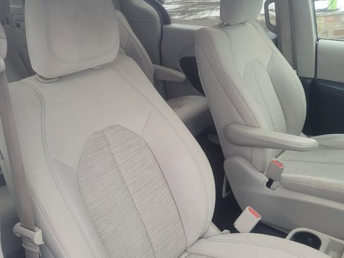 Used 2018 Chrysler Pacifica Touring Plus image 25