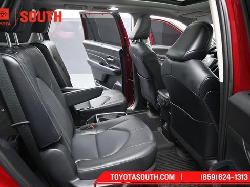 Used 2024 Toyota Grand Highlander AWD image 39