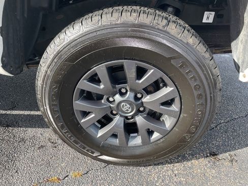 Used 2022 Toyota Tacoma SR5 image 4