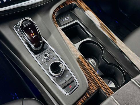 Used 2022 Cadillac Escalade ESV Luxury image 17