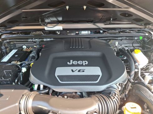 Certified 2018 Jeep Wrangler Unlimited Sport S AWD/4WD image 24