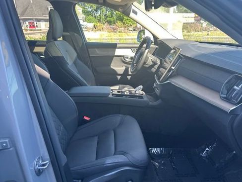 Certified 2025 Volvo XC90 B6 Plus AWD/4WD image 14