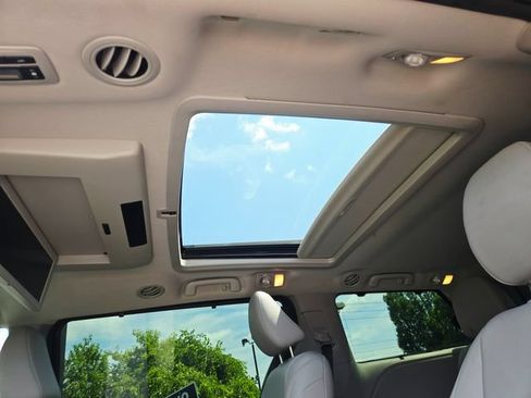 Used 2019 Toyota Sienna Limited Premium AWD/4WD image 11